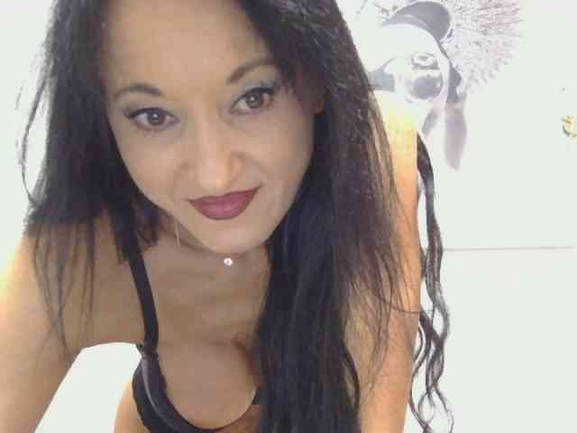 MilfSindy webcam