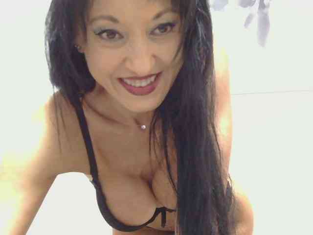 MilfSindy webcam