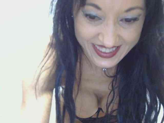 MilfSindy Live Webcam on BongaCams