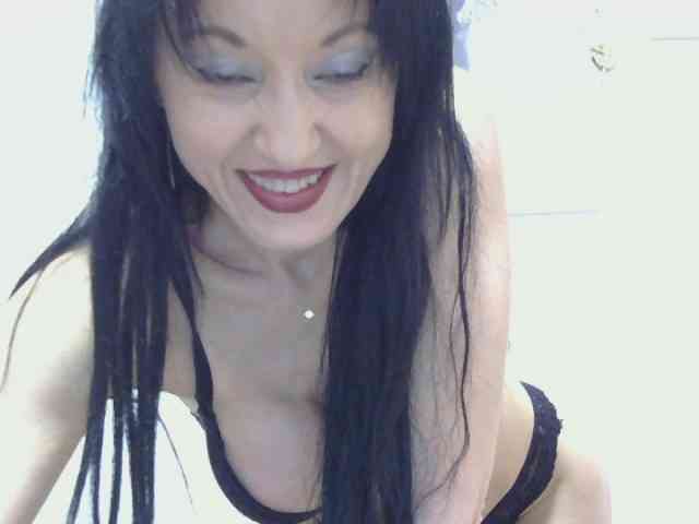 MilfSindy webcam