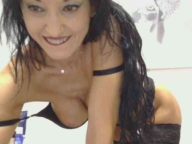 MilfSindy webcam