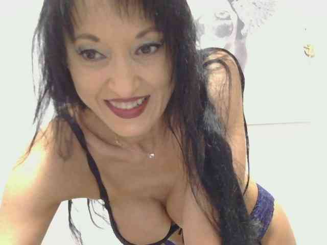 MilfSindy webcam