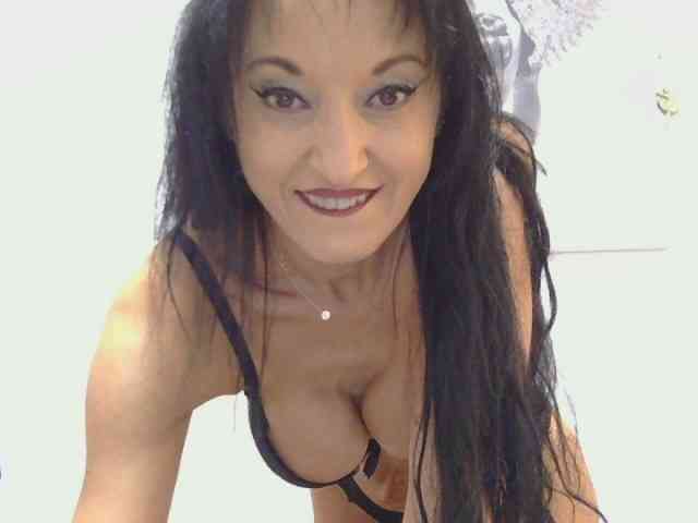 MilfSindy webcam