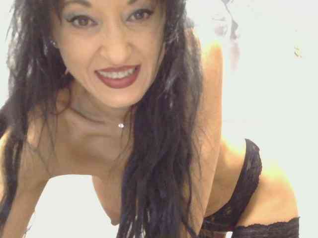 MilfSindy Live Webcam on BongaCams