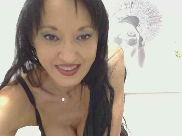 MilfSindy webcam