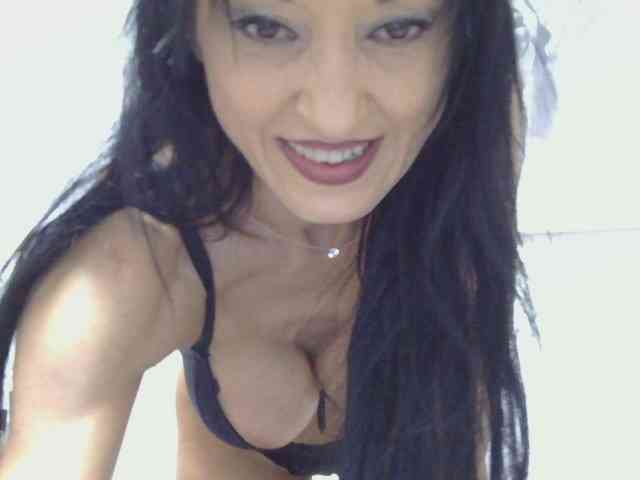 MilfSindy webcam