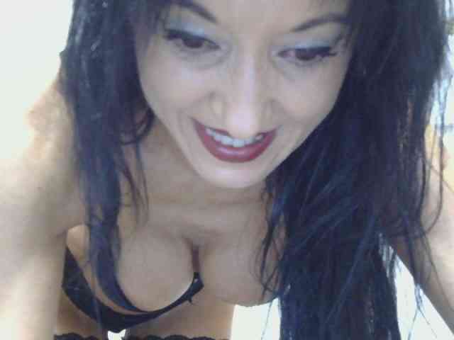 MilfSindy webcam