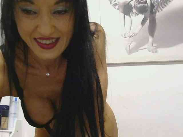MilfSindy webcam