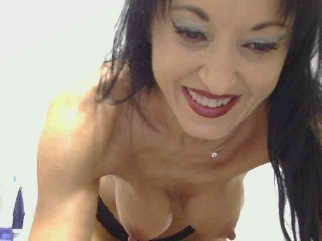 MilfSindy webcam