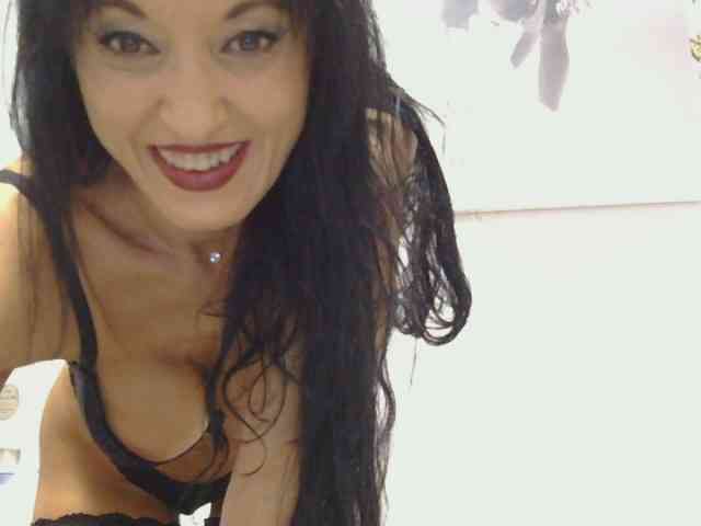 MilfSindy webcam