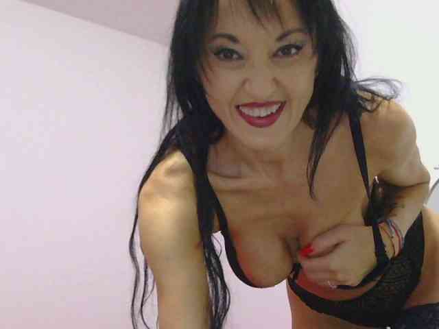 MilfSindy webcam