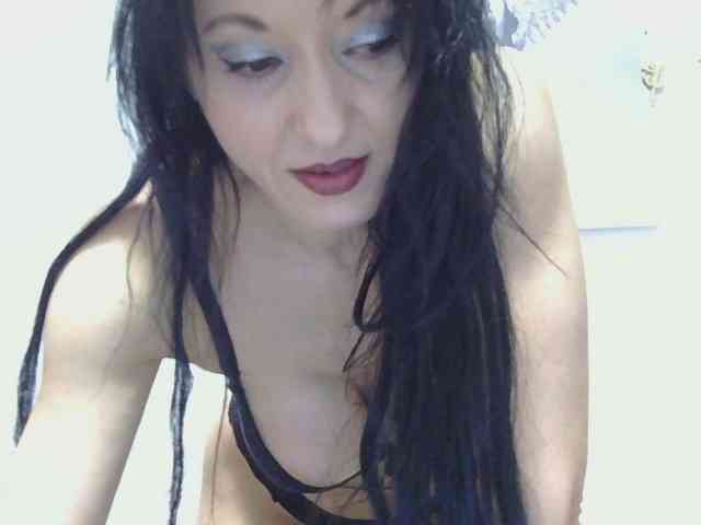 MilfSindy webcam