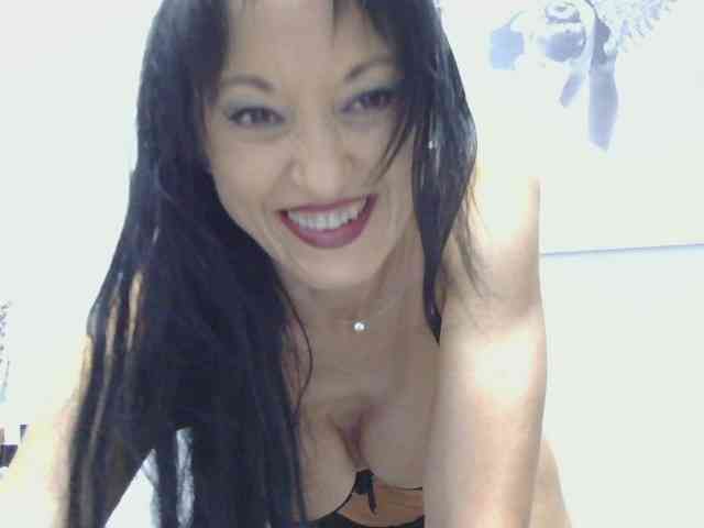MilfSindy webcam