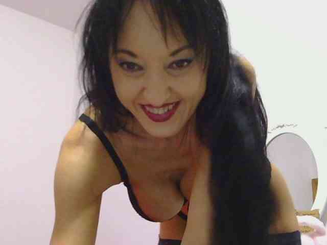 MilfSindy webcam