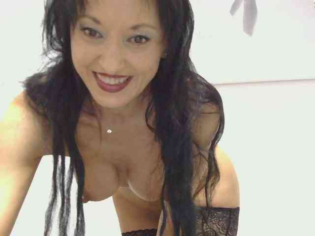MilfSindy webcam