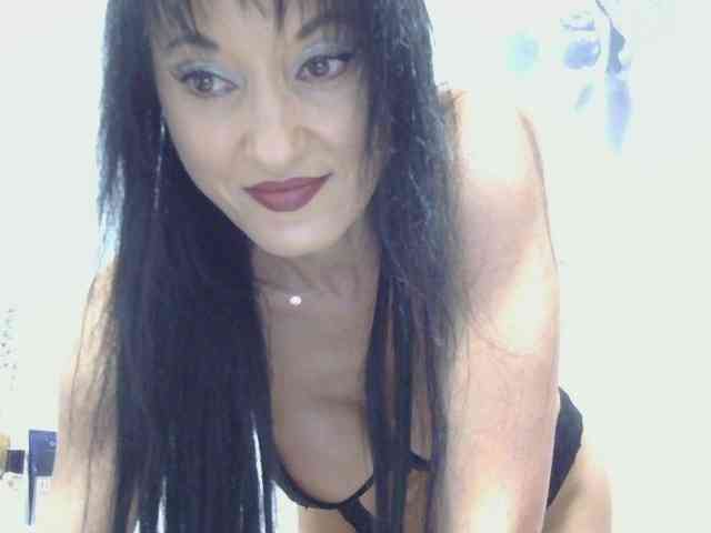 MilfSindy webcam