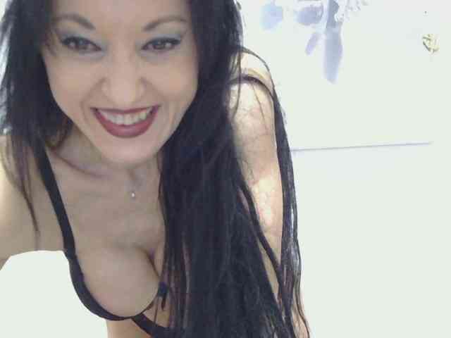 MilfSindy webcam