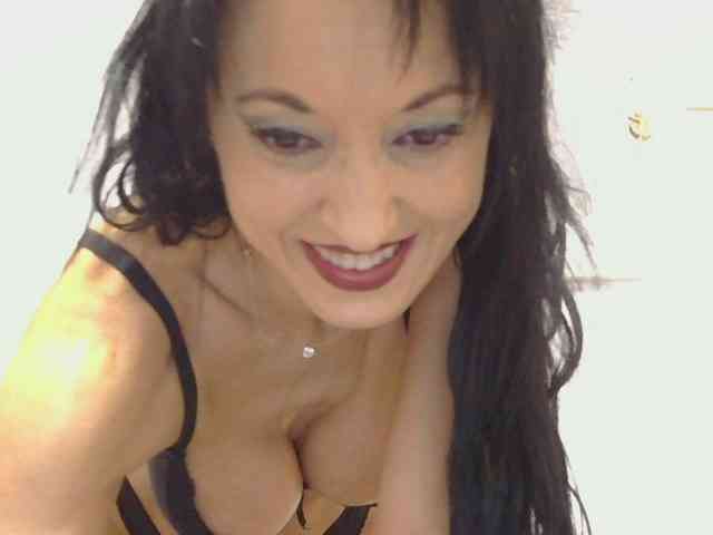 MilfSindy webcam