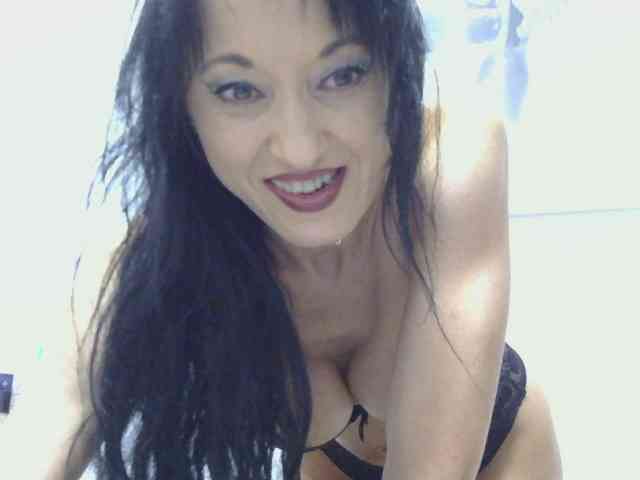 MilfSindy webcam