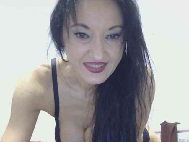 MilfSindy webcam