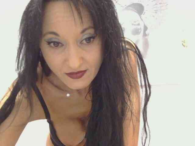 MilfSindy webcam