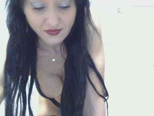 MilfSindy webcam
