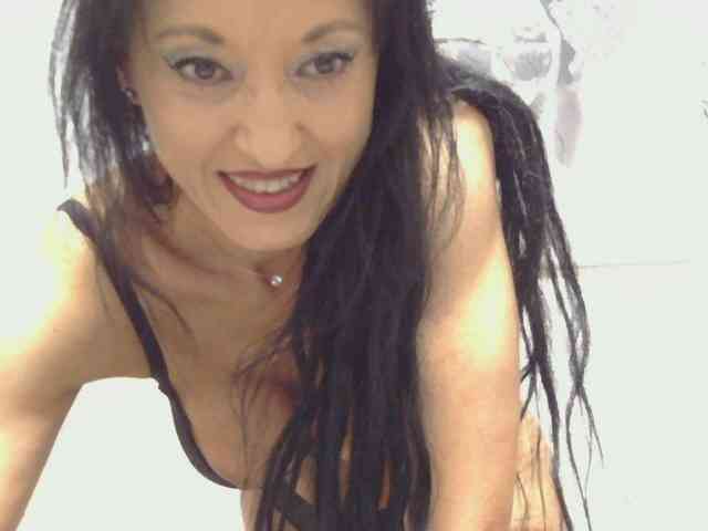 MilfSindy webcam