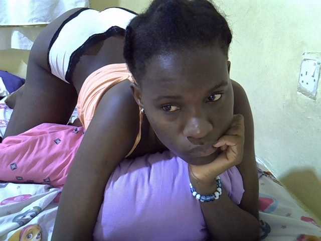 le modèle sexxy-maya1 est en webcam porno dans un show sur le site bongacams, il possède les tags suivants: Ebony,Brunette,Trimmed