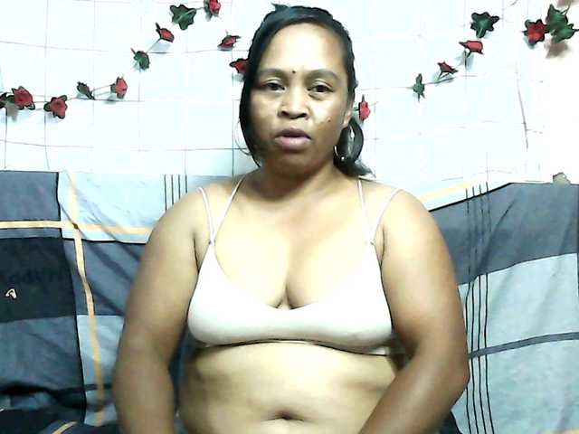 ElianeMiah's BongaCams show and profile