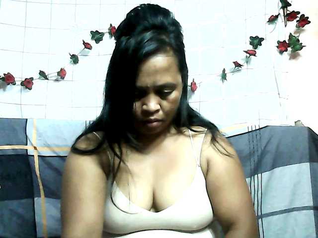 ElianeMiah Live Cam and Statistics on UnifiedCams