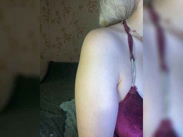 AnnaFlowers's BongaCams show and profile