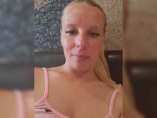 -nelya- webcam