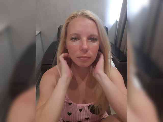 -nelya- webcam