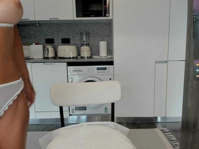 Alenaxoxo live cam on BongaCams