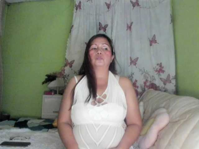 RoseTinz45 live cam on BongaCams