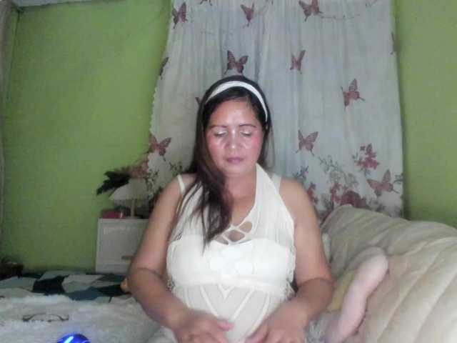 RoseTinz45 live cam on BongaCams