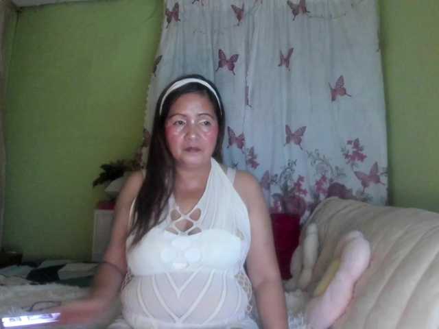 RoseTinz45 live cam on BongaCams