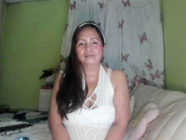 RoseTinz45 live cam on BongaCams