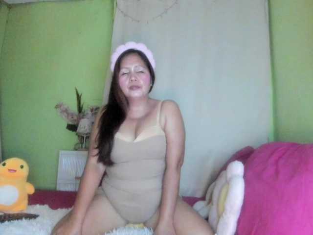 RoseTinz45 live cam on BongaCams