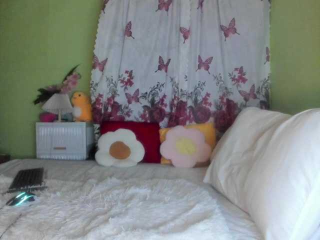 RoseTinz45 live cam on BongaCams