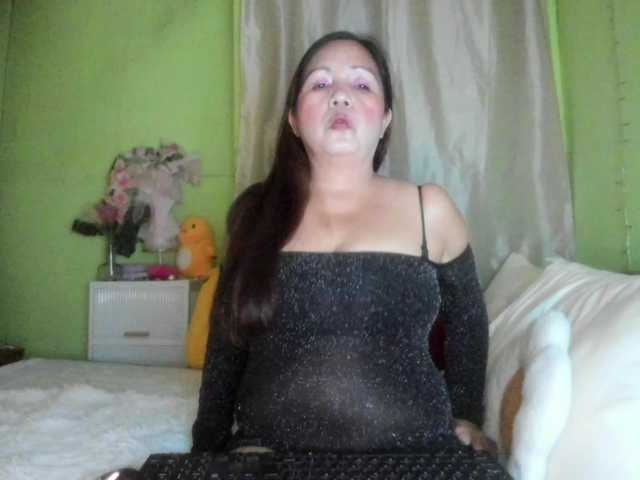 RoseTinz45 live cam on BongaCams
