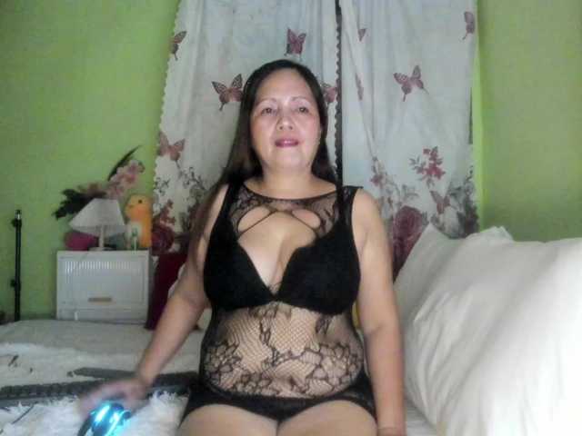 RoseTinz45 live cam on BongaCams