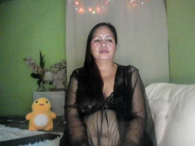 RoseTinz45 live cam on BongaCams
