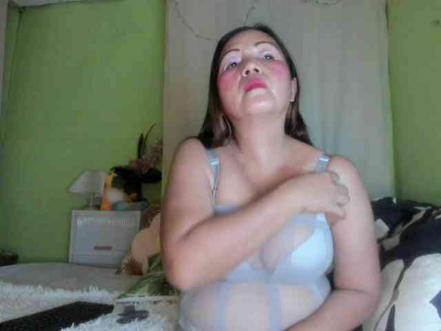 RoseTinz45 webcam