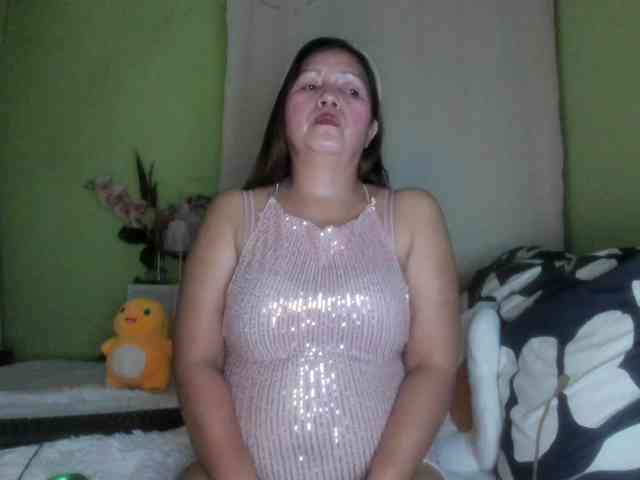 RoseTinz45 webcam
