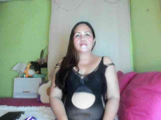 RoseTinz45 webcam