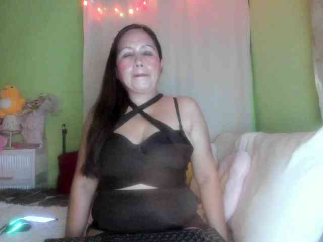 RoseTinz45 webcam