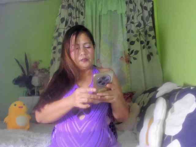 RoseTinz45 webcam