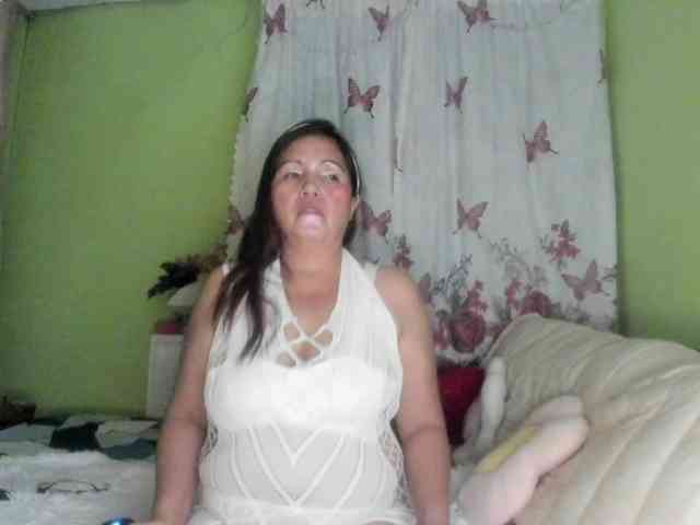 RoseTinz45 webcam