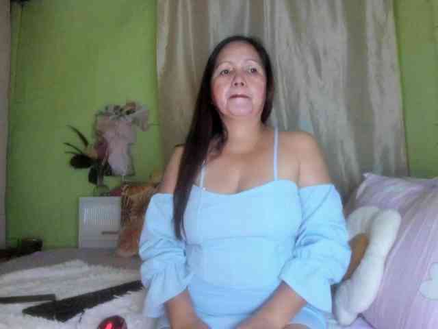 RoseTinz45 webcam